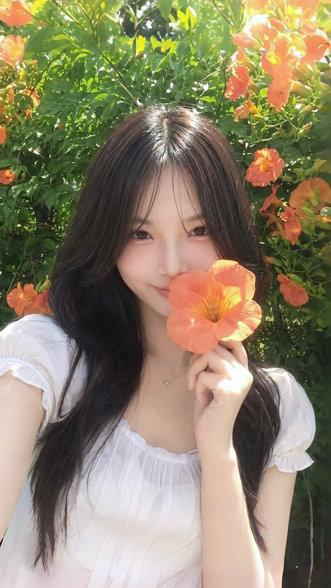 그냥 혼자 노래 부르는..