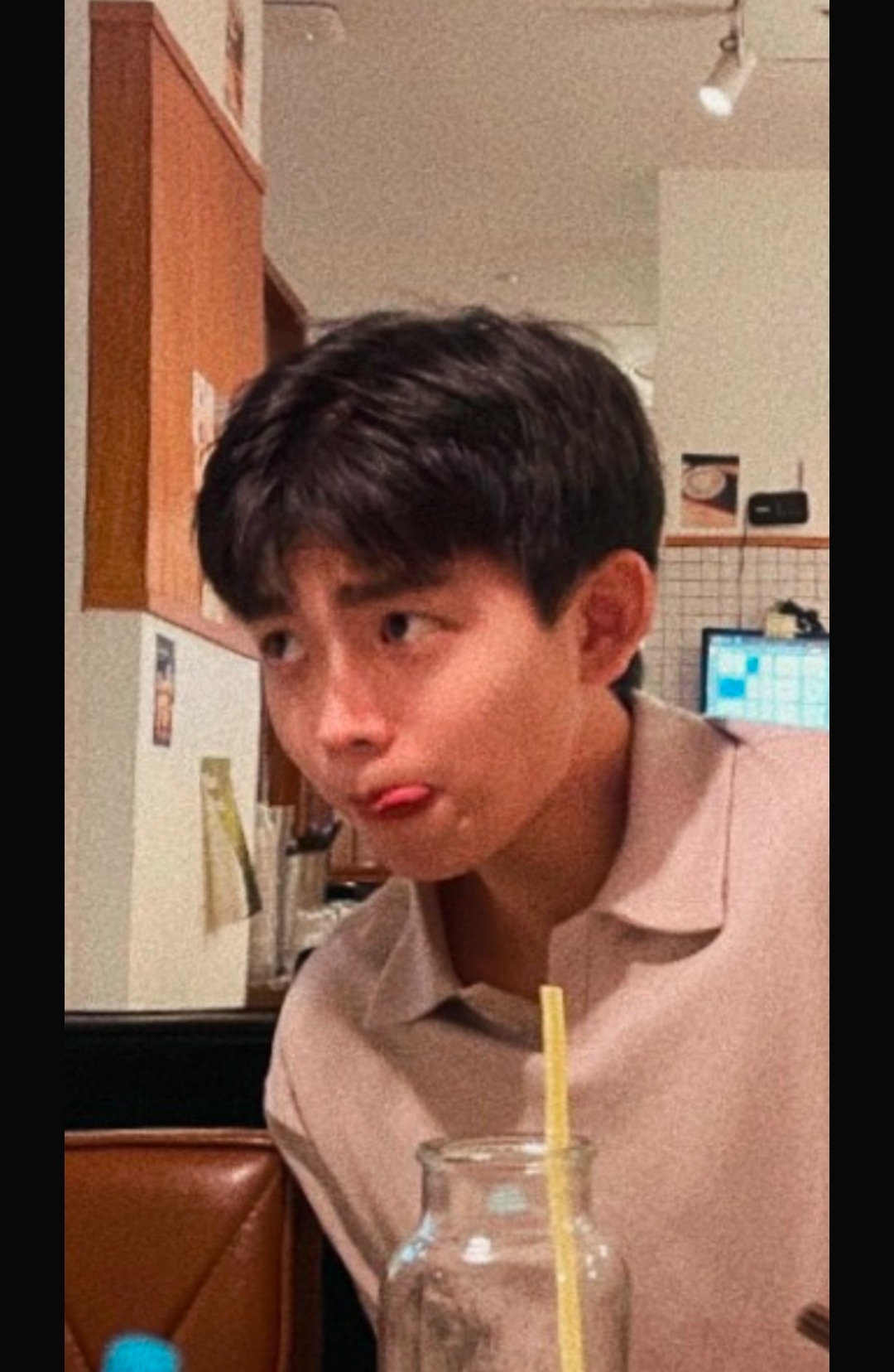 # 유 쾌 하 고 친 근 한 넘