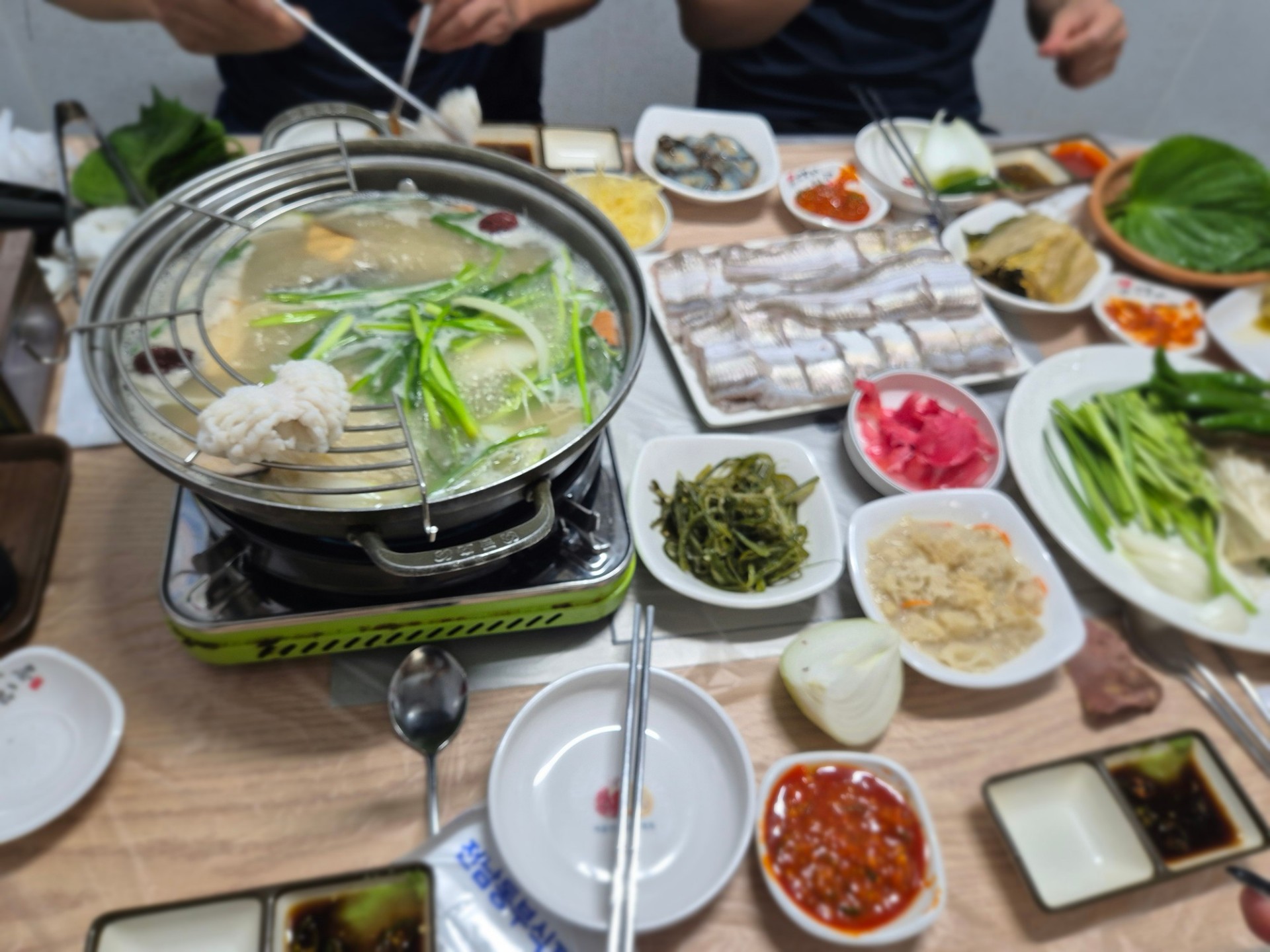 디제이 밥먹는듕~/잠시플리