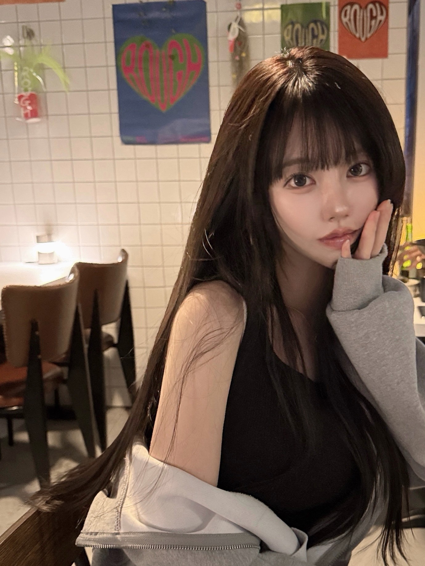 이 여자는 ......