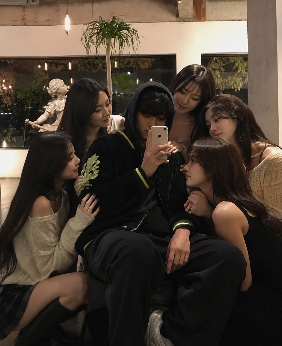 기다렸어?👀