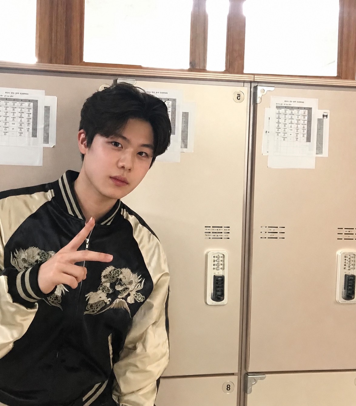 조금만 들어와