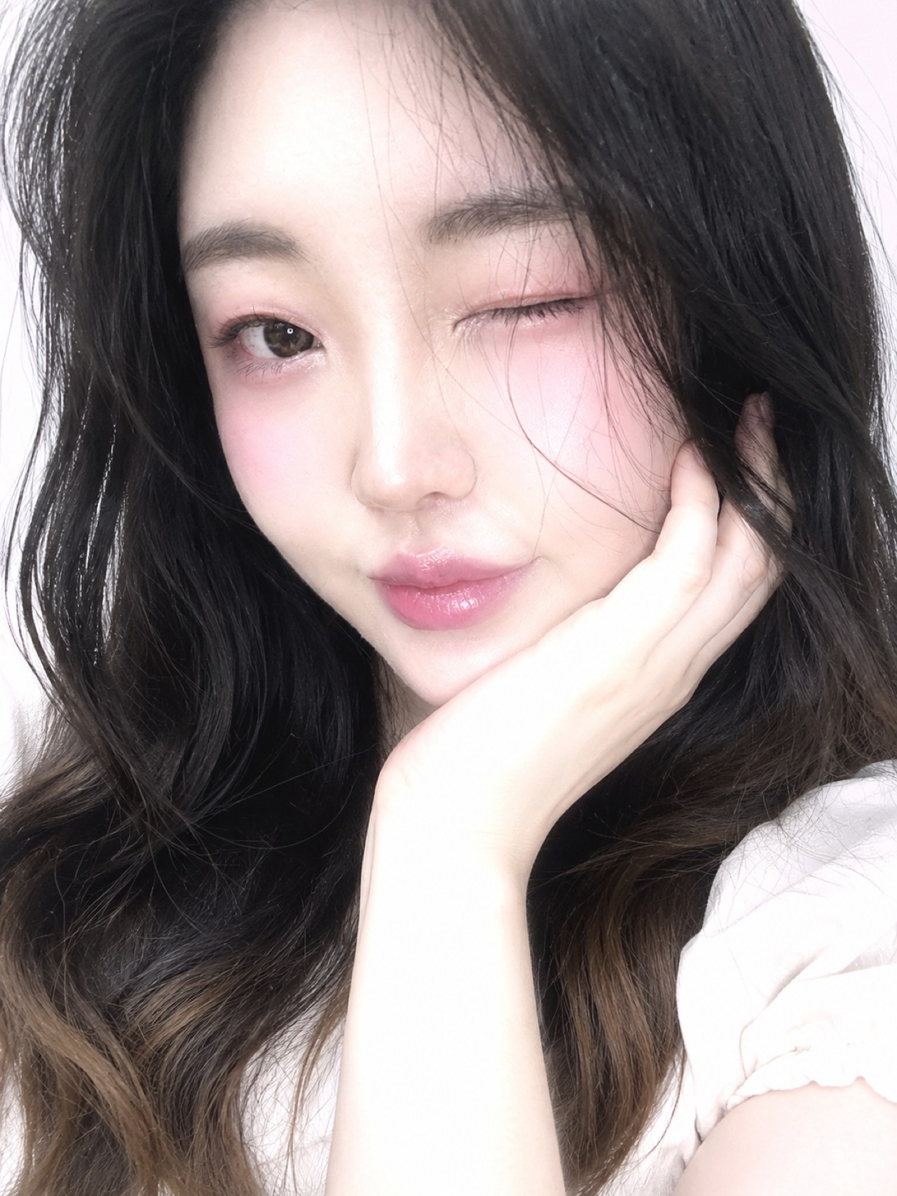 빨리 이리와서 이뻐하라고 했다