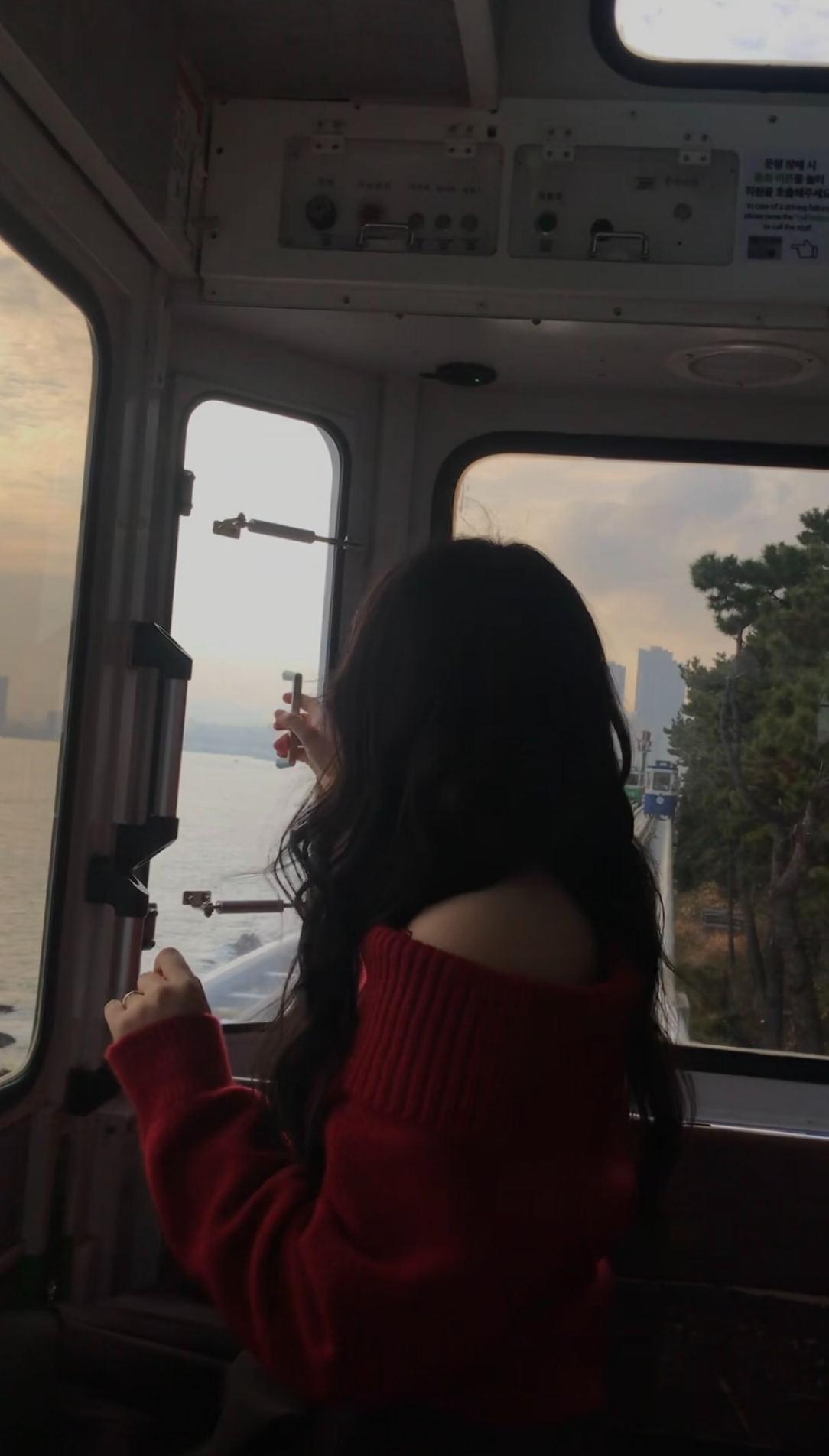 오늘은 누가 여며들래