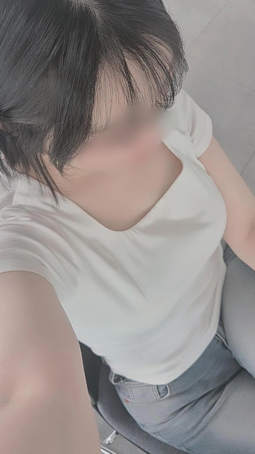 짧게 움움