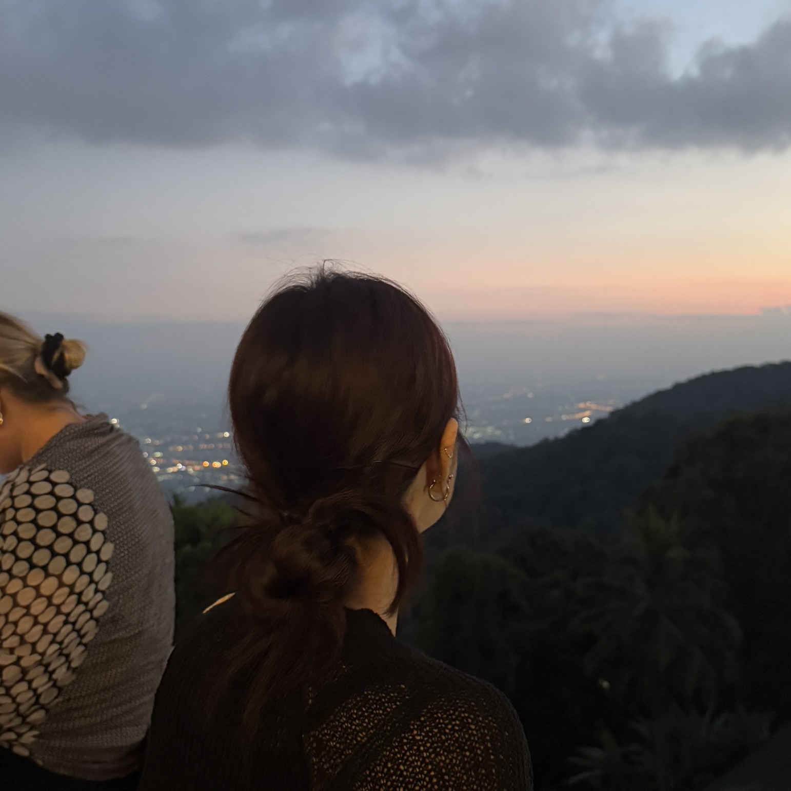 주말 어느 밤,