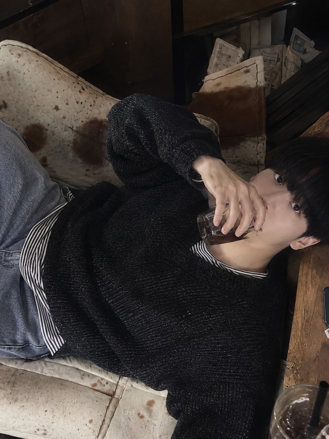 어느새 어두워진 나른한 오후