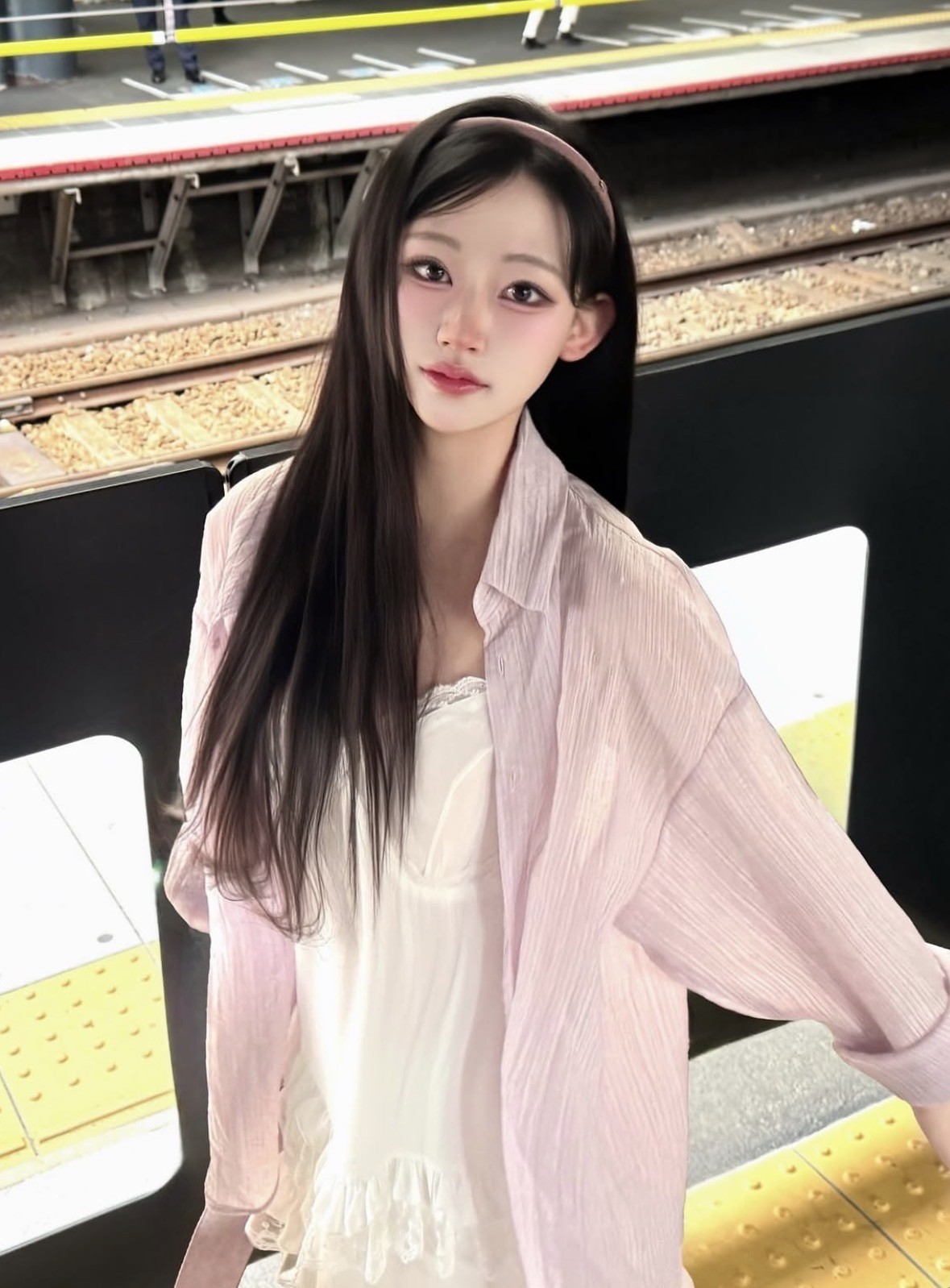 어딜 쳐다봐 난 여기 있는데