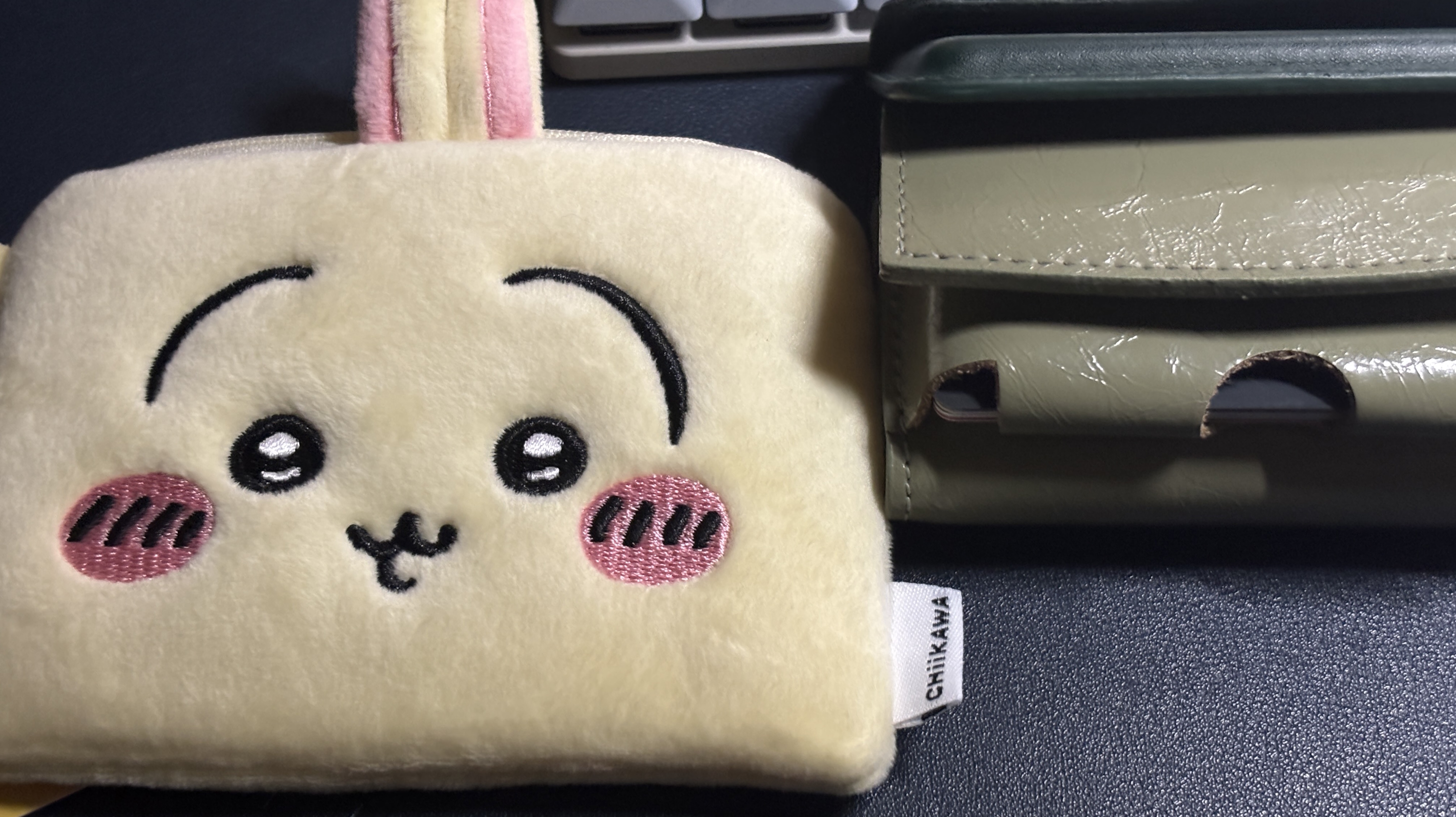 오늘도 일단 켰습니다.