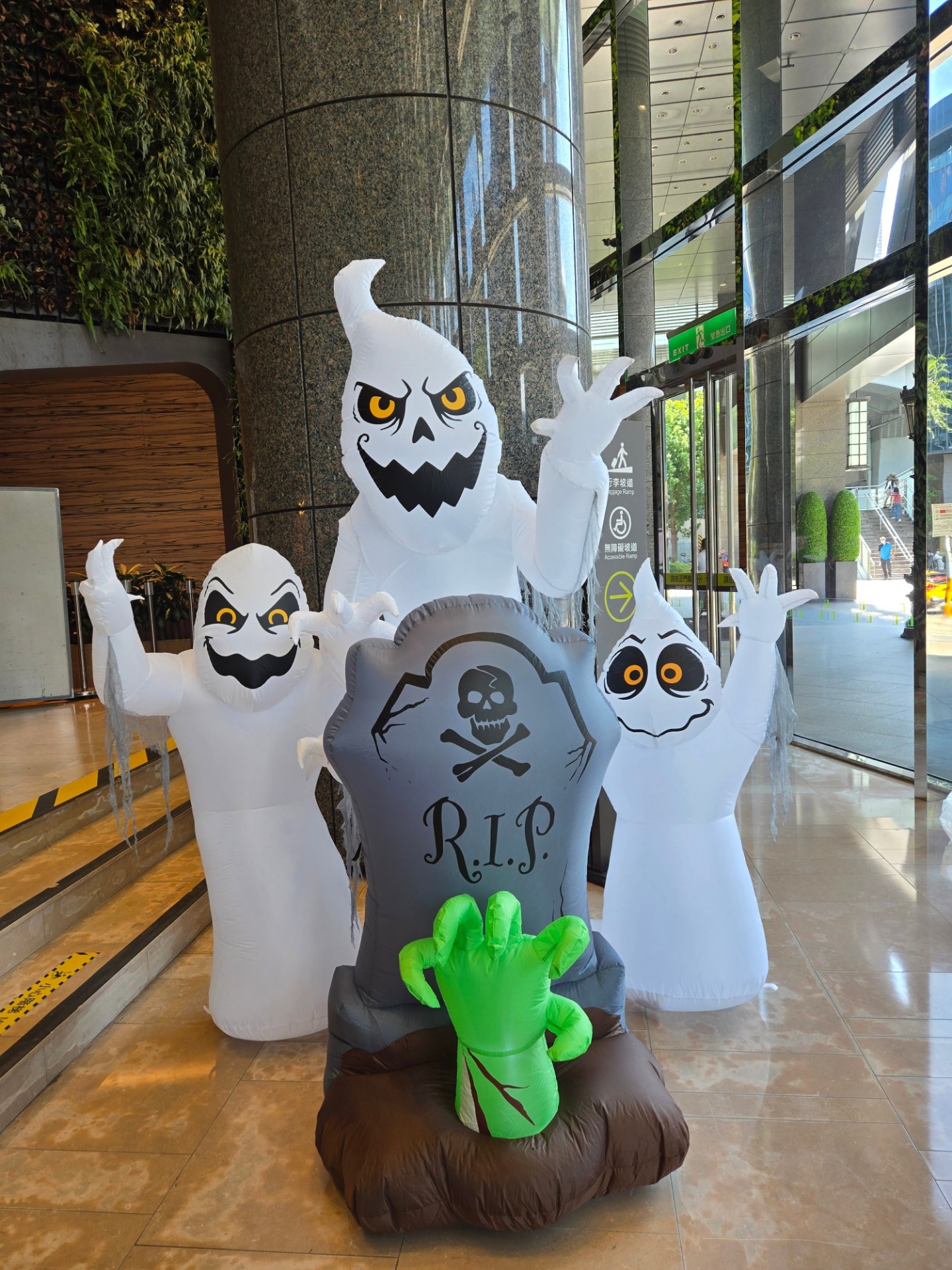 👻 박쥐 그만 던져라 죽인다 👻