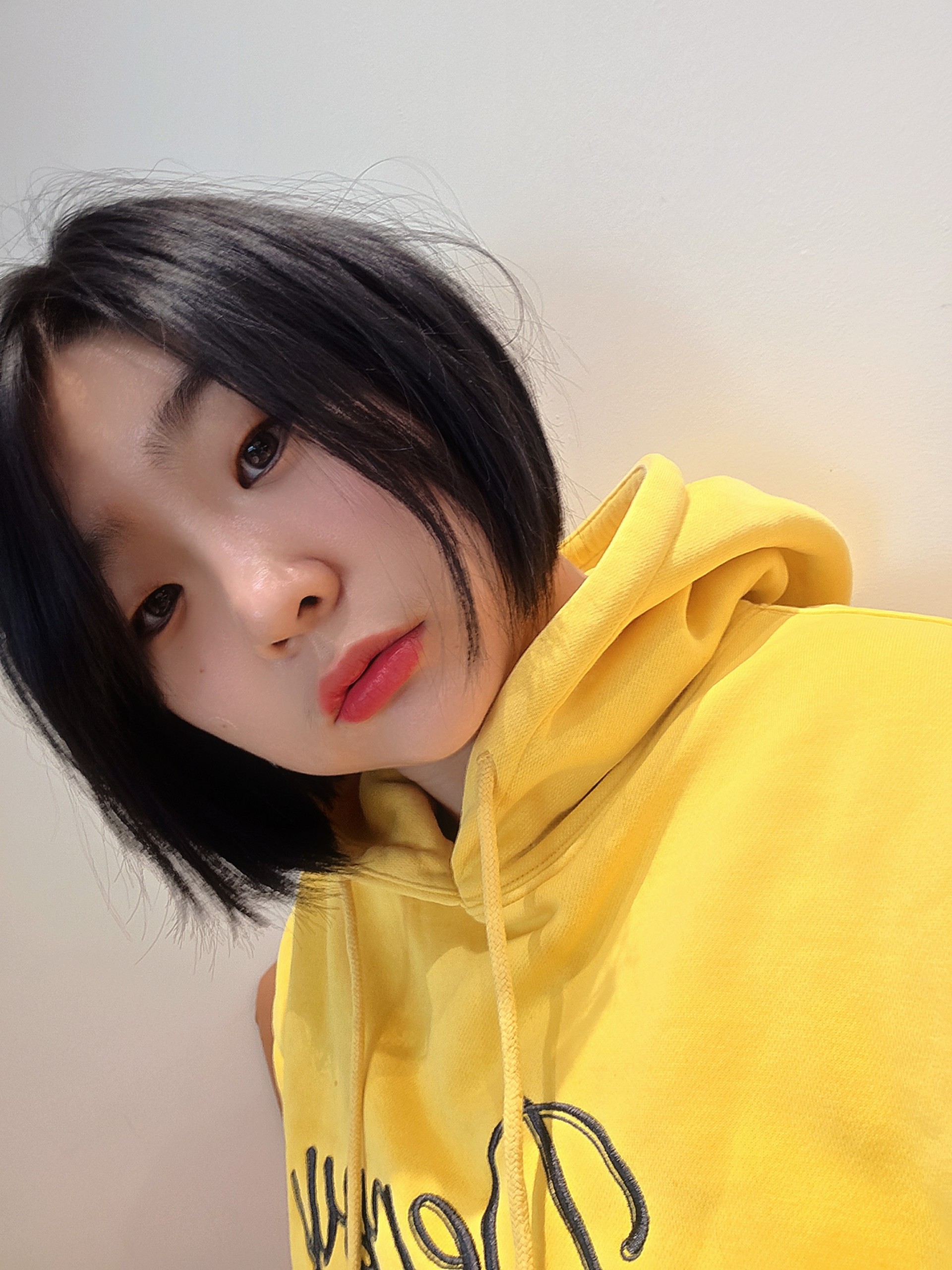 오후에도 달은 피어있다