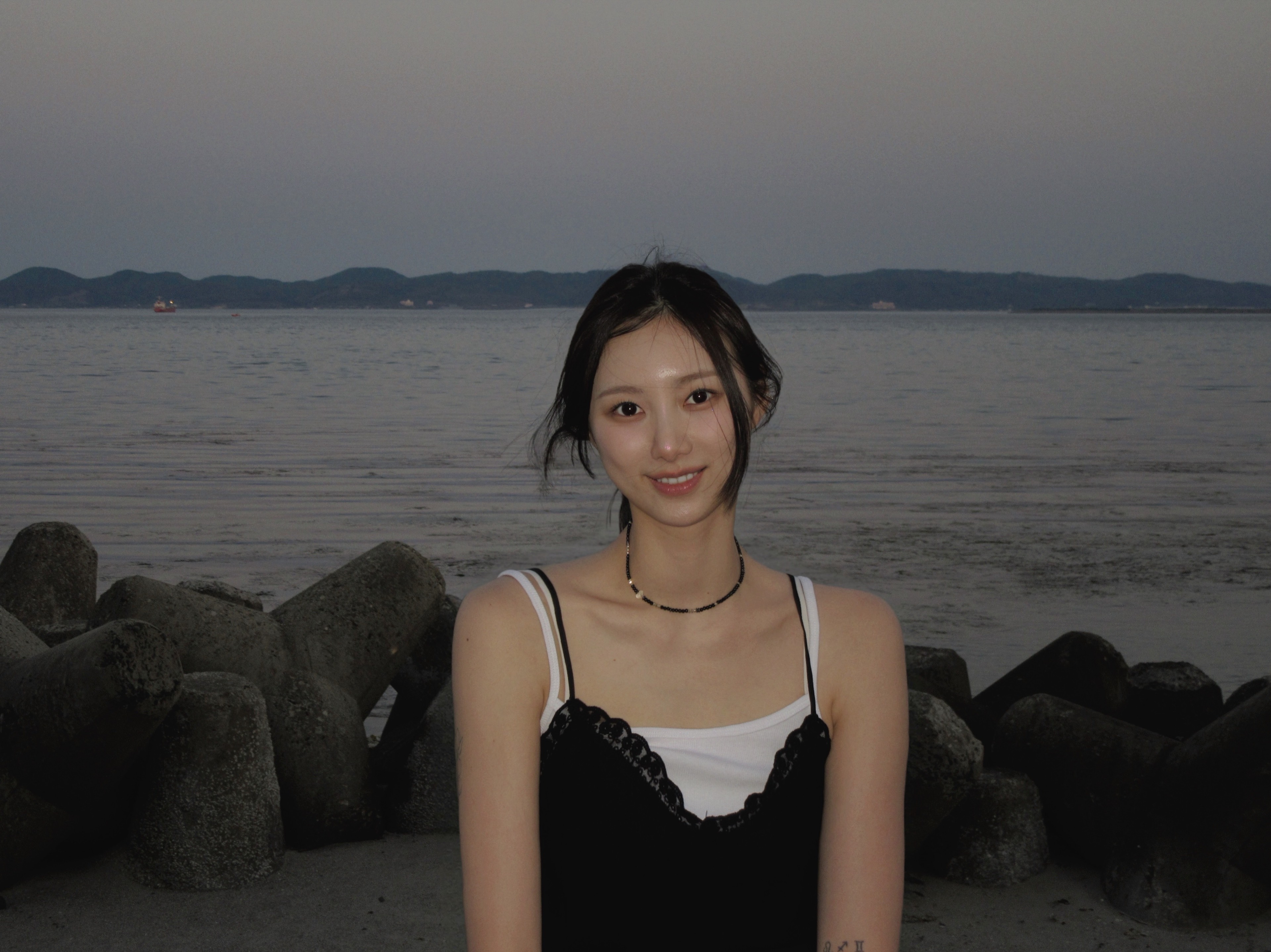 언