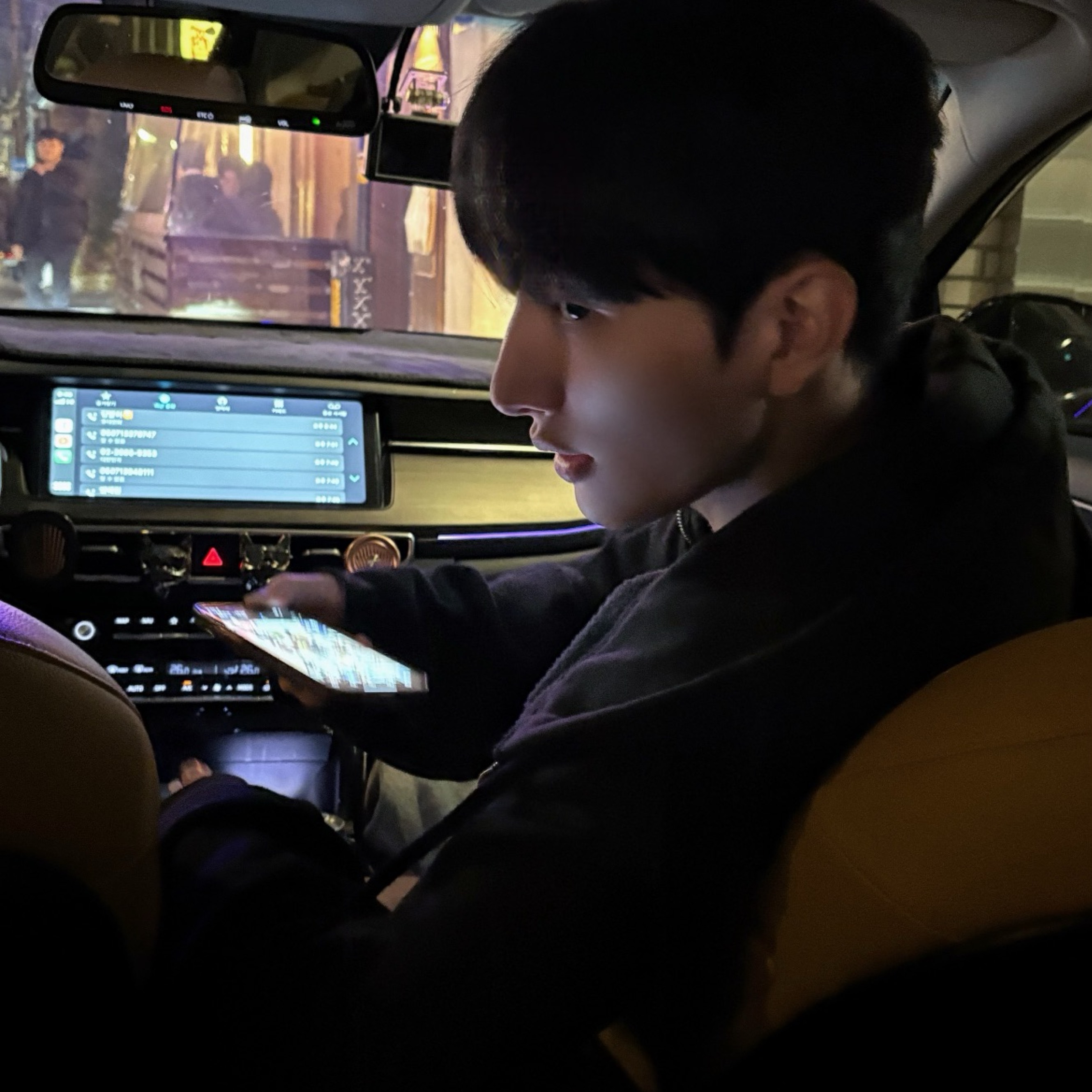 ๐ถ๐ป ๋๋ฏธ์นด์ ์คํธ