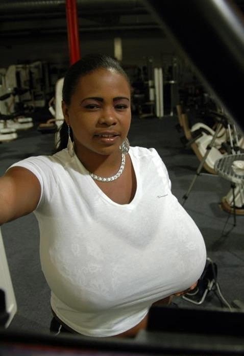 그 늘 진 명치에서 쉬다갈래?