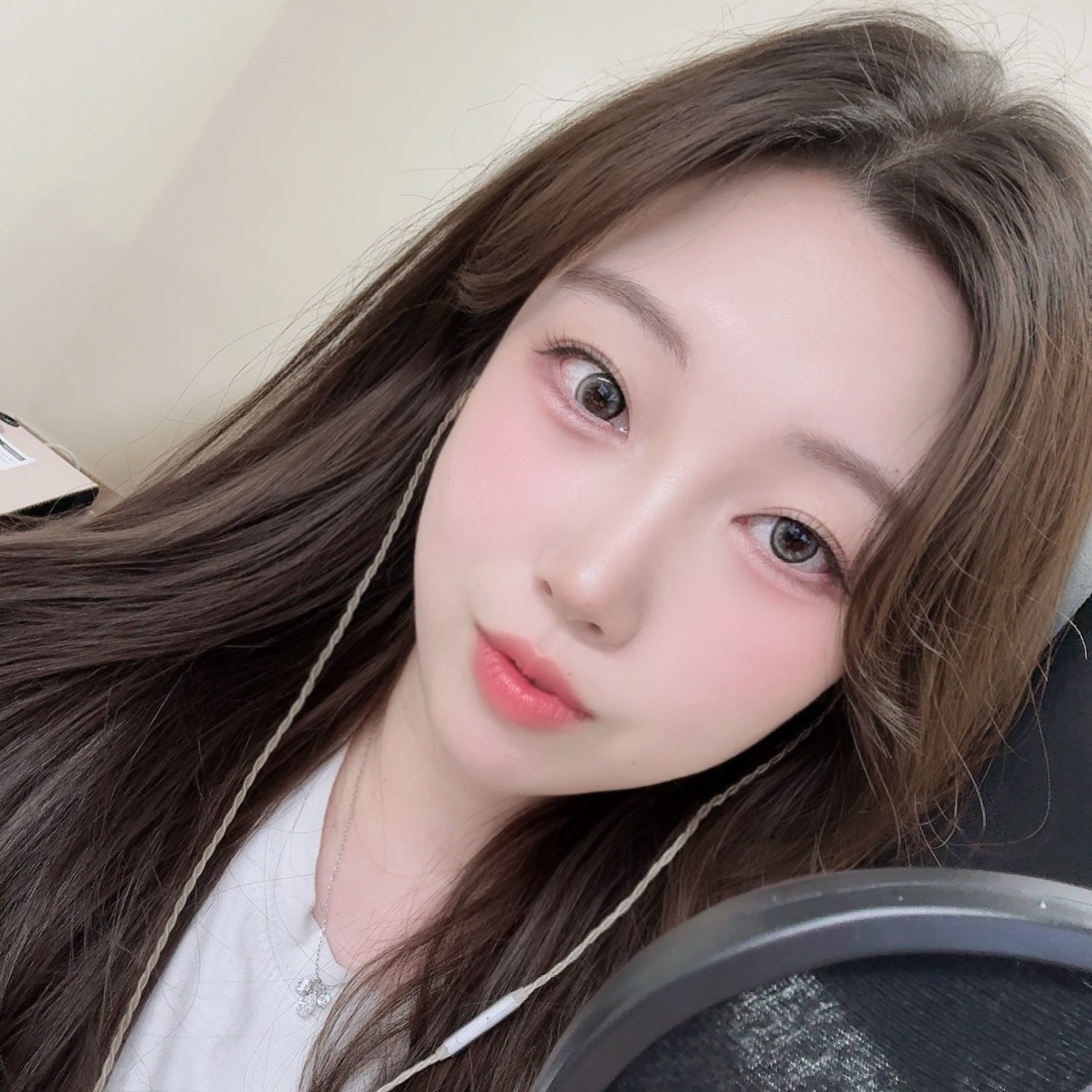 [ 채 이 _ ] ⟢⋆